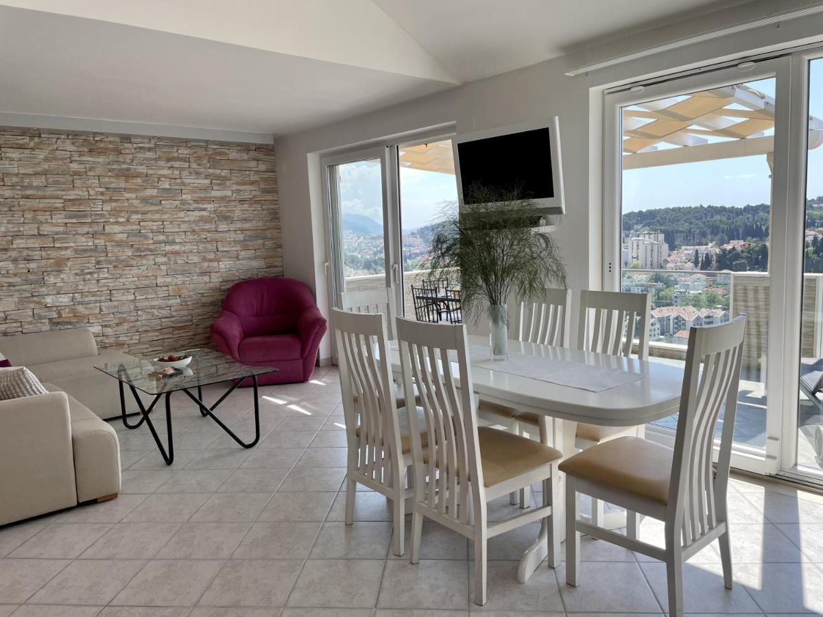 Simply The Apartma