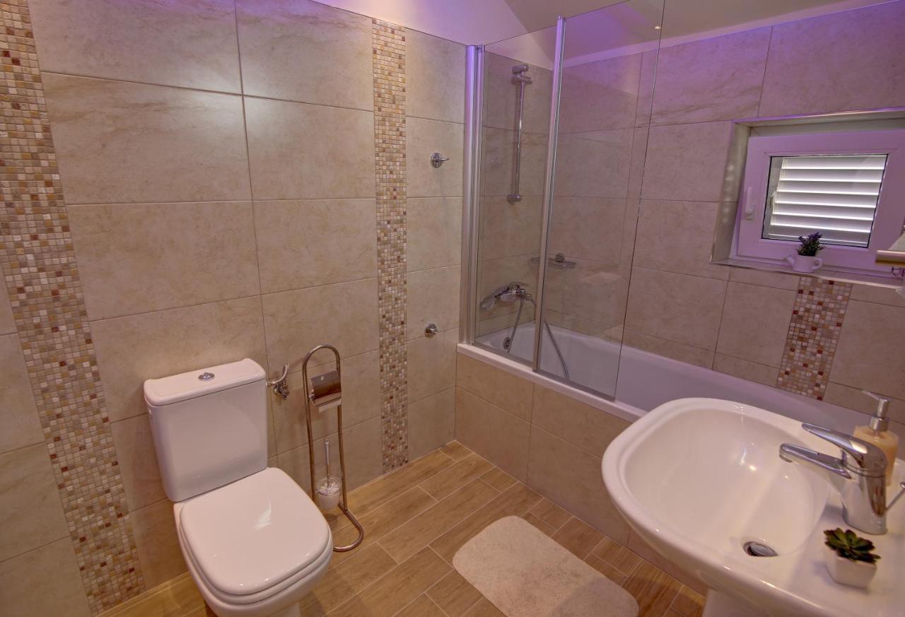 Simply The Apartma