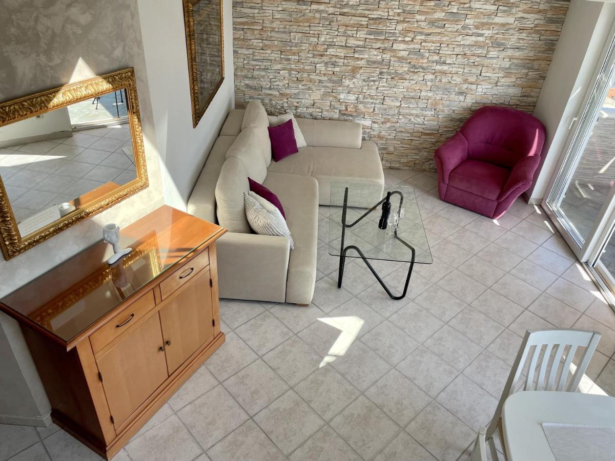 Simply The Apartment *